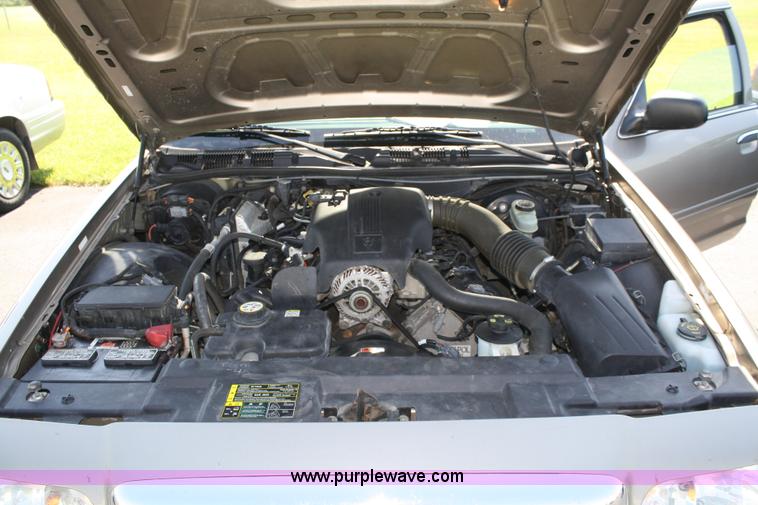 image for item A2083 2004 Ford Crown Victoria Police Interceptor