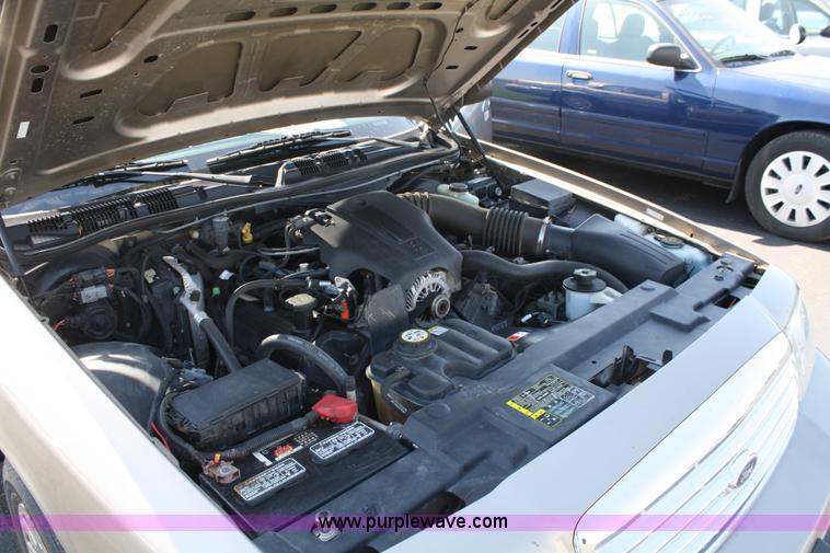 image for item A2083 2004 Ford Crown Victoria Police Interceptor