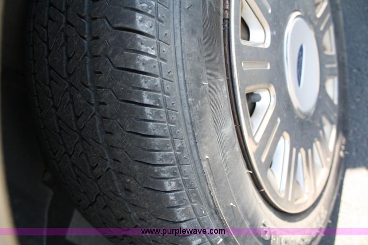 image for item A2083 2004 Ford Crown Victoria Police Interceptor