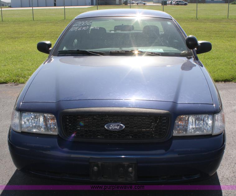 image for item A2084 2006 Ford Crown Victoria Police Interceptor