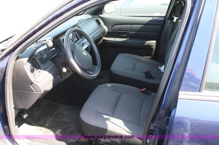 image for item A2084 2006 Ford Crown Victoria Police Interceptor