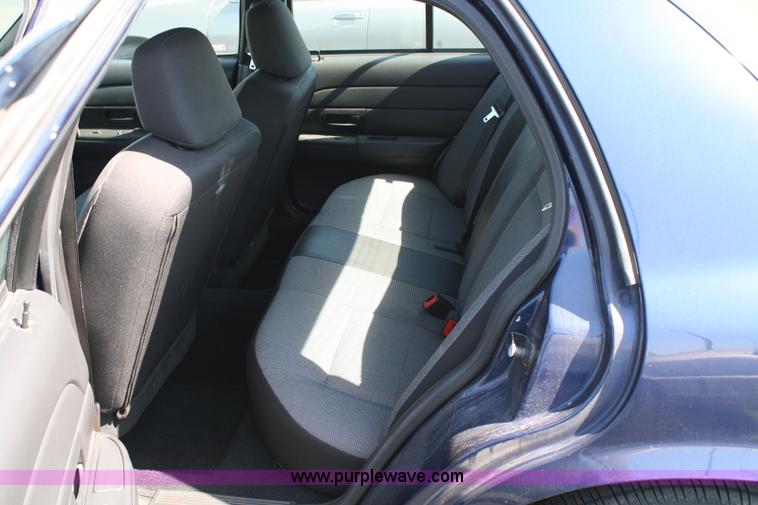 image for item A2084 2006 Ford Crown Victoria Police Interceptor