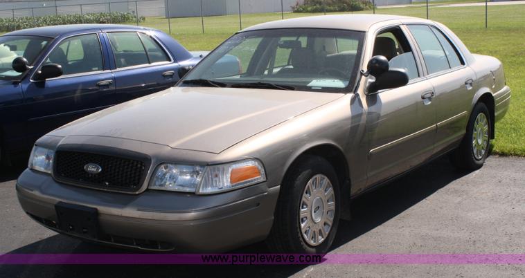 image for item A2085 2005 Ford Crown Victoria Police Interceptor