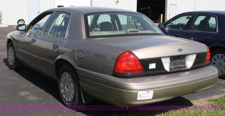 image for item A2085 2005 Ford Crown Victoria Police Interceptor