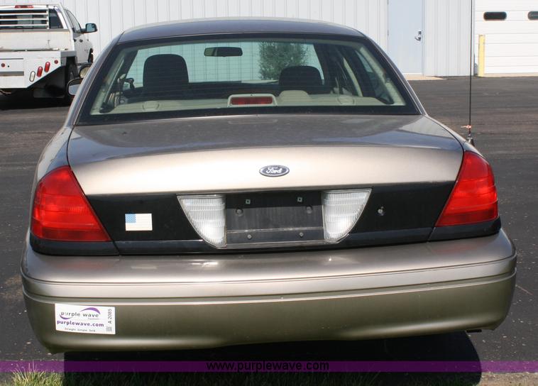 image for item A2085 2005 Ford Crown Victoria Police Interceptor