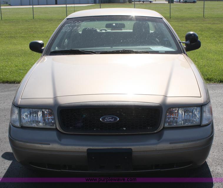 image for item A2085 2005 Ford Crown Victoria Police Interceptor
