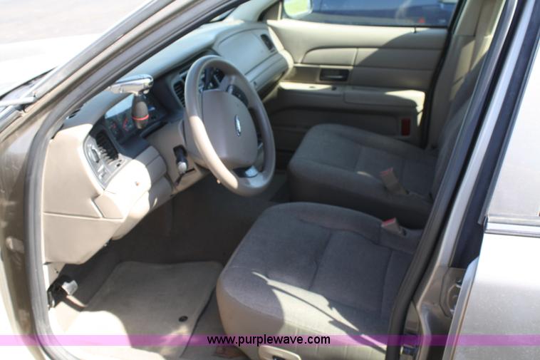 image for item A2085 2005 Ford Crown Victoria Police Interceptor