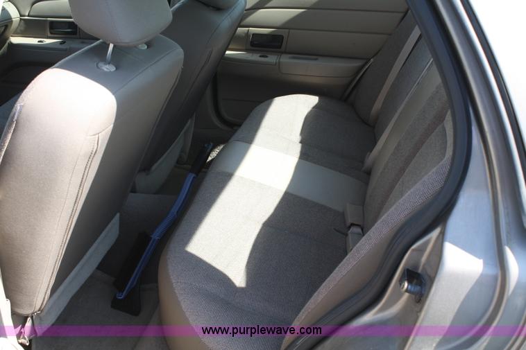 image for item A2085 2005 Ford Crown Victoria Police Interceptor