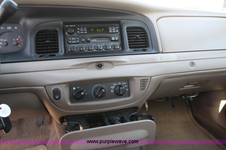 image for item A2085 2005 Ford Crown Victoria Police Interceptor