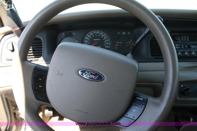 image for item A2085 2005 Ford Crown Victoria Police Interceptor