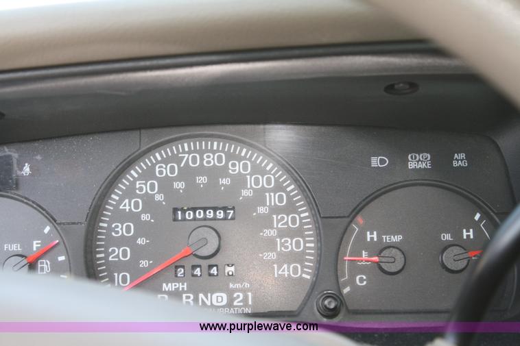 image for item A2085 2005 Ford Crown Victoria Police Interceptor