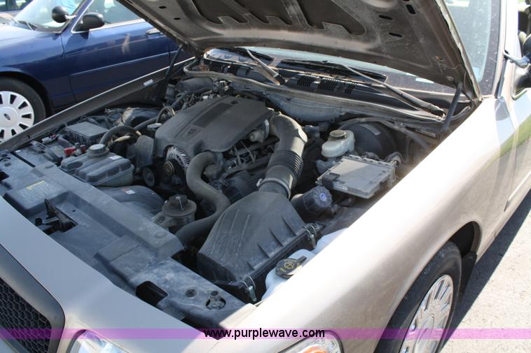 image for item A2085 2005 Ford Crown Victoria Police Interceptor