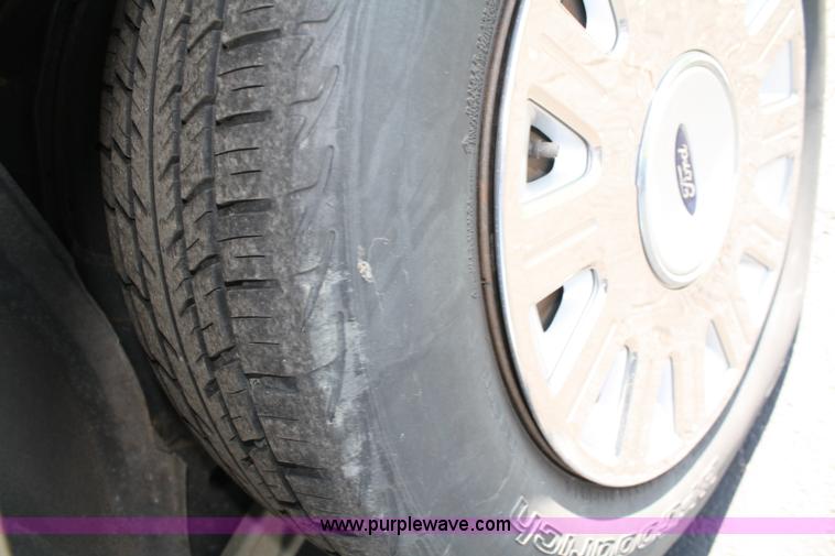 image for item A2085 2005 Ford Crown Victoria Police Interceptor