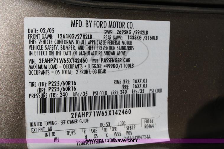 image for item A2085 2005 Ford Crown Victoria Police Interceptor