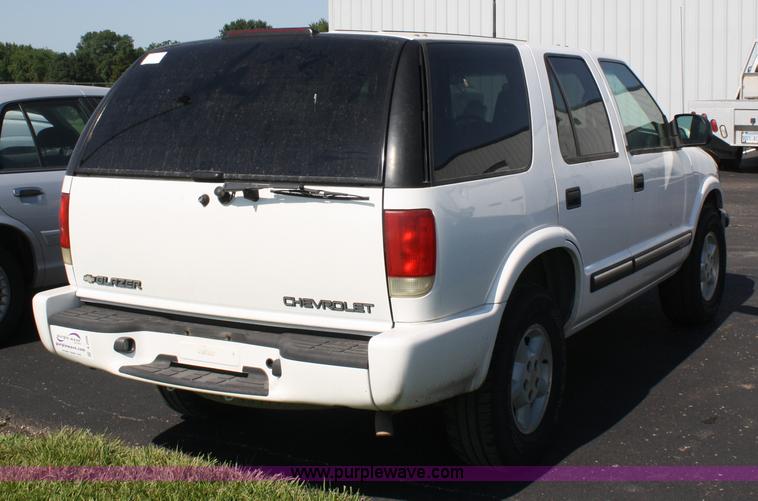 image for item A2086 2001 Chevrolet Blazer LS SUV