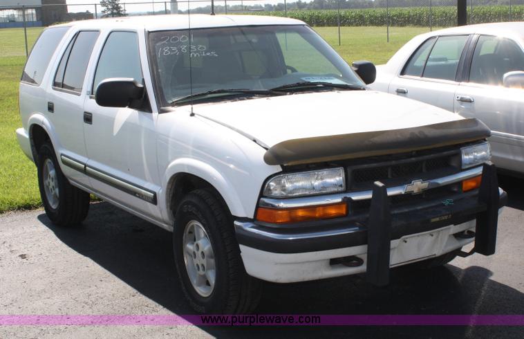 image for item A2086 2001 Chevrolet Blazer LS SUV
