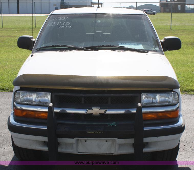 image for item A2086 2001 Chevrolet Blazer LS SUV