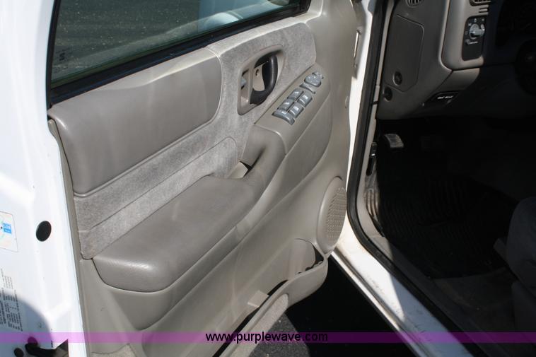 image for item A2086 2001 Chevrolet Blazer LS SUV