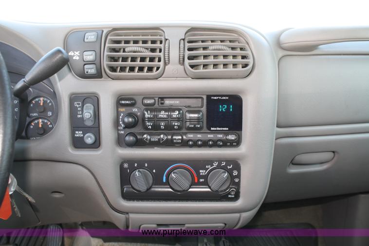 image for item A2086 2001 Chevrolet Blazer LS SUV