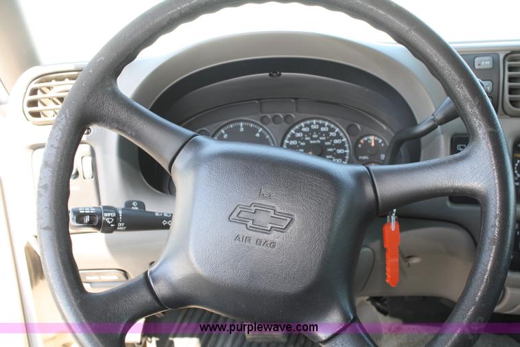 image for item A2086 2001 Chevrolet Blazer LS SUV