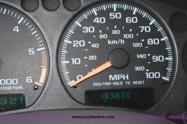 image for item A2086 2001 Chevrolet Blazer LS SUV