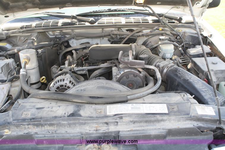 image for item A2086 2001 Chevrolet Blazer LS SUV