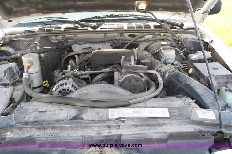 image for item A2086 2001 Chevrolet Blazer LS SUV