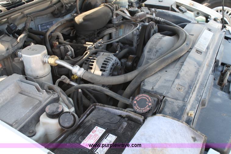 image for item A2086 2001 Chevrolet Blazer LS SUV