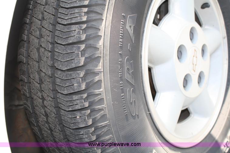 image for item A2086 2001 Chevrolet Blazer LS SUV