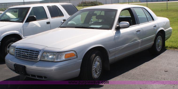 image for item A2087 2000 Ford Crown Victoria Police Interceptor
