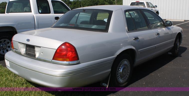 image for item A2087 2000 Ford Crown Victoria Police Interceptor