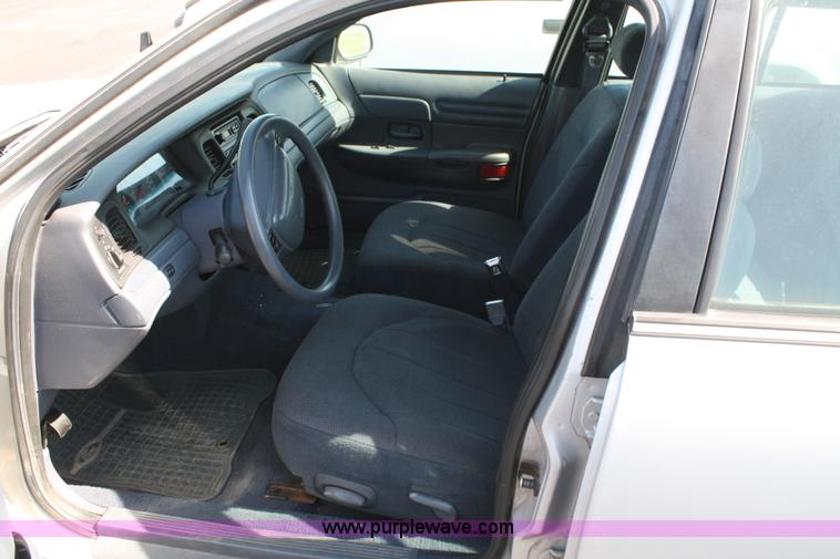 image for item A2087 2000 Ford Crown Victoria Police Interceptor