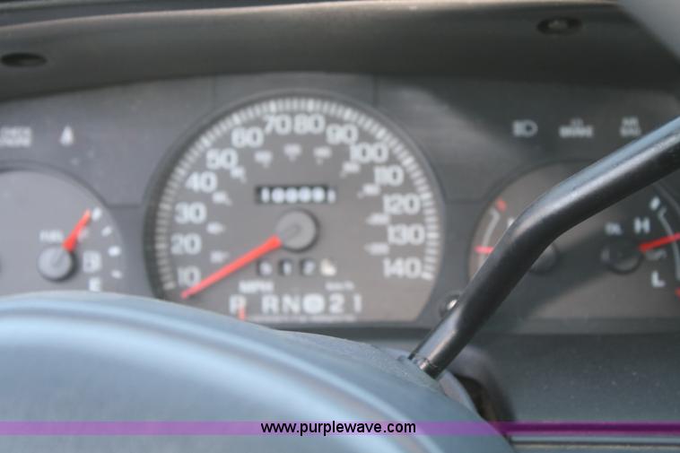 image for item A2087 2000 Ford Crown Victoria Police Interceptor