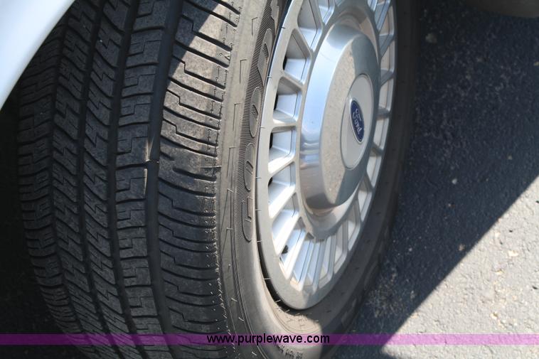 image for item A2087 2000 Ford Crown Victoria Police Interceptor