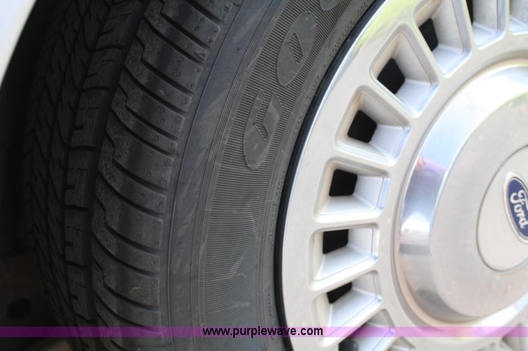 image for item A2087 2000 Ford Crown Victoria Police Interceptor