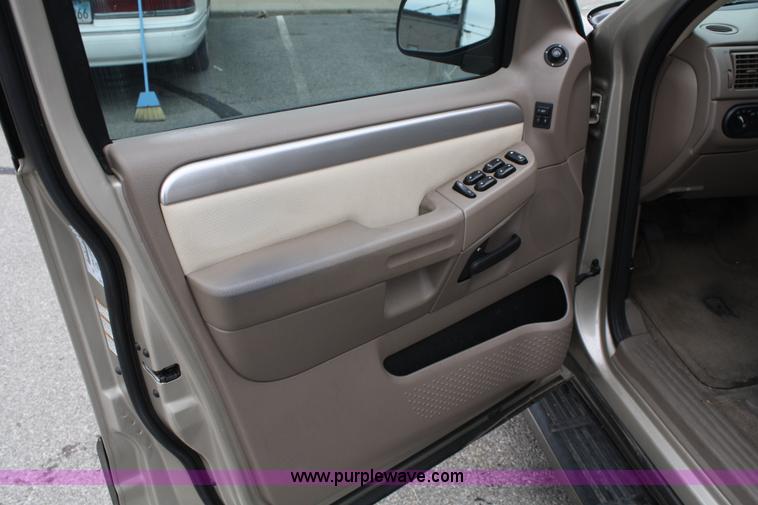 image for item A2098 2004 Mercury Mountaineer