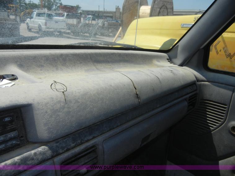 image for item A3010 1996 Ford F450 Super Duty pickup truck