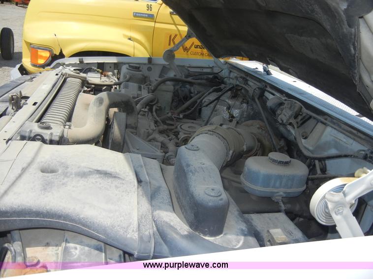 image for item A3010 1996 Ford F450 Super Duty pickup truck