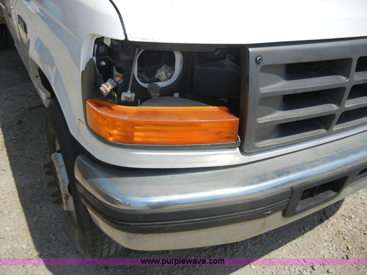 image for item A3010 1996 Ford F450 Super Duty pickup truck