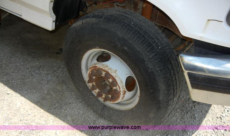 image for item A3010 1996 Ford F450 Super Duty pickup truck