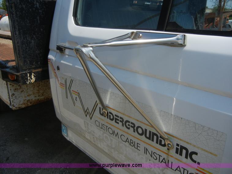 image for item A3010 1996 Ford F450 Super Duty pickup truck