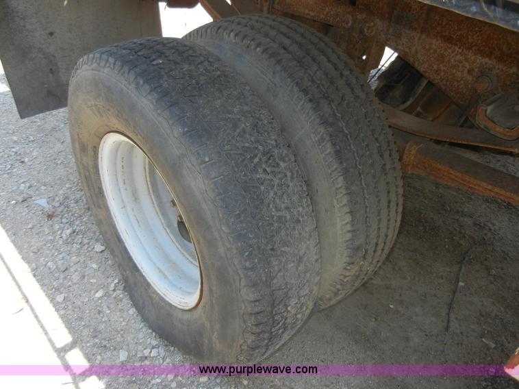 image for item A3010 1996 Ford F450 Super Duty pickup truck