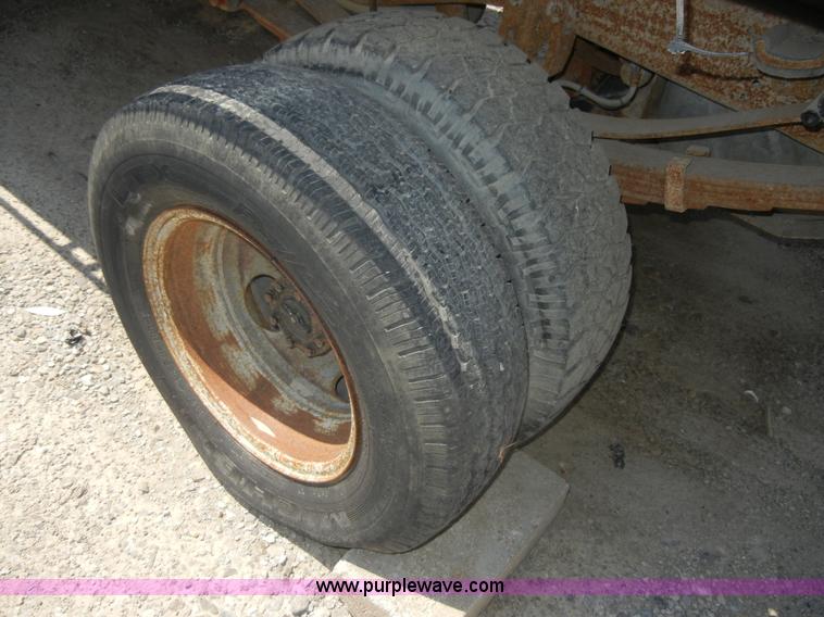 image for item A3010 1996 Ford F450 Super Duty pickup truck