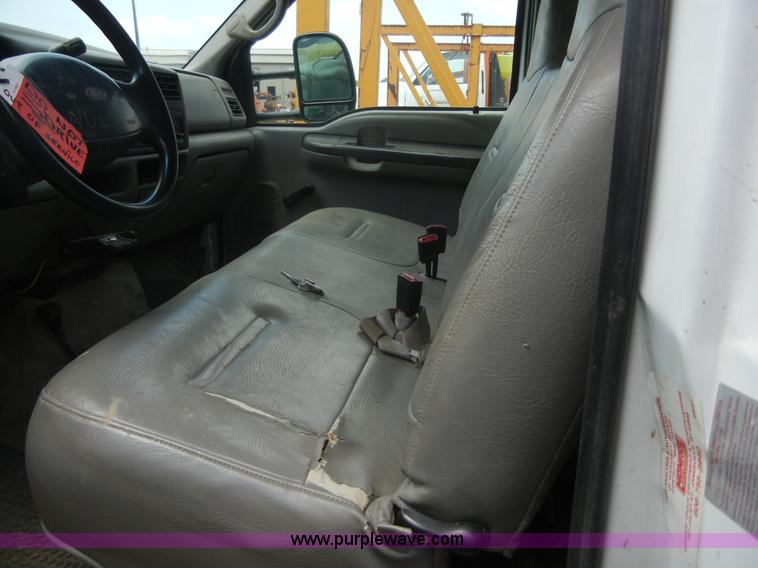 image for item A3012 2000 Ford F450 XL Super Duty pickup truck