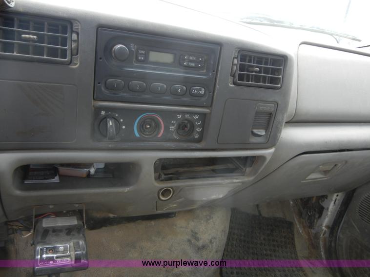 image for item A3012 2000 Ford F450 XL Super Duty pickup truck