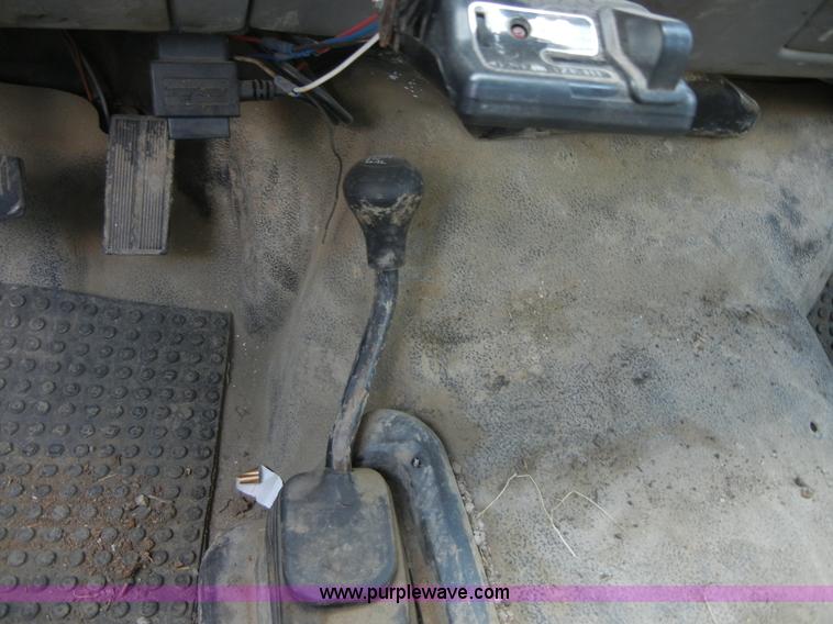 image for item A3012 2000 Ford F450 XL Super Duty pickup truck