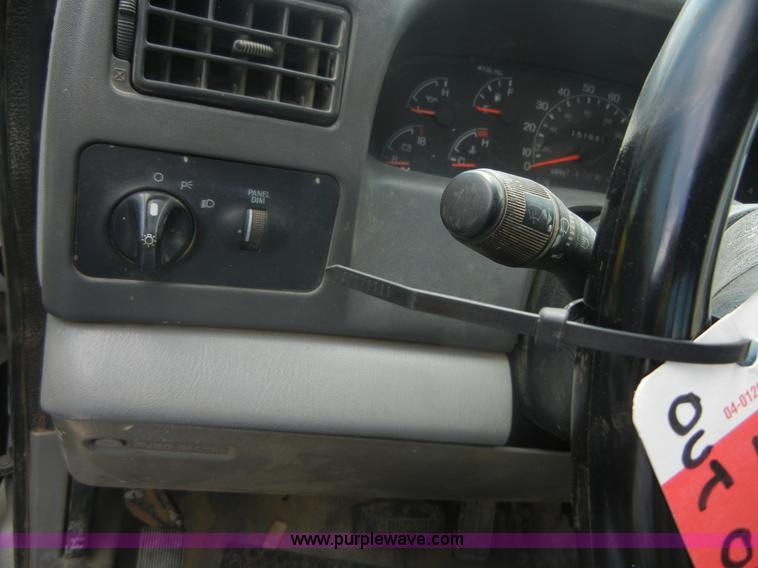 image for item A3012 2000 Ford F450 XL Super Duty pickup truck