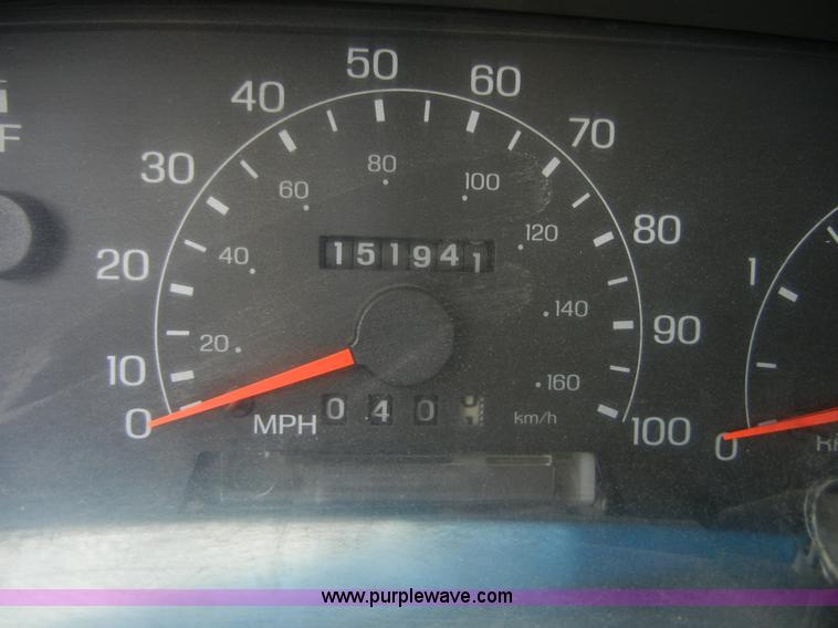 image for item A3012 2000 Ford F450 XL Super Duty pickup truck