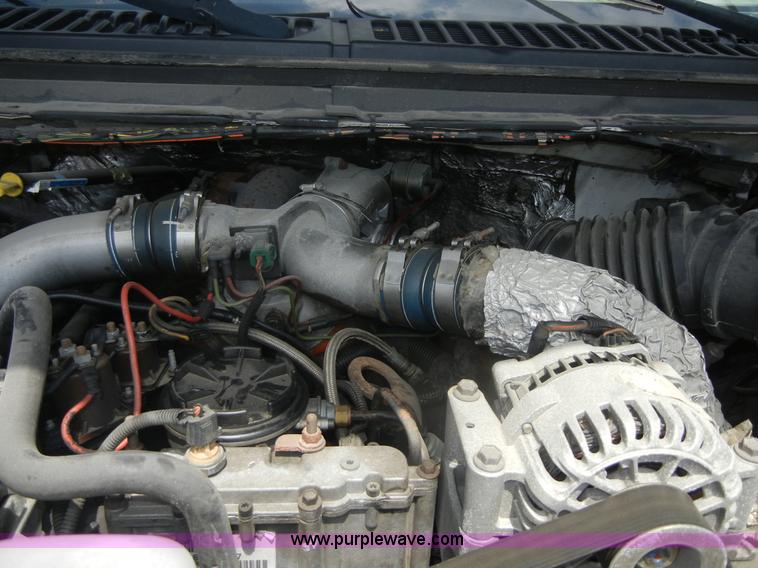 image for item A3012 2000 Ford F450 XL Super Duty pickup truck