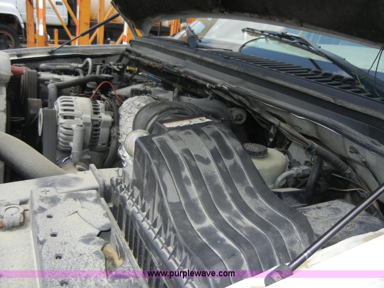 image for item A3012 2000 Ford F450 XL Super Duty pickup truck